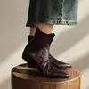 Tamanhos 34 a 42, bico fino, botins de couro legítimo, estilosos e afinam a silhueta, pretos, para mulheres, adequados para o trajeto diário, e-commerce transfronteiriço, salto grosso, sem cadarço, botas Martin