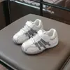 Sapatos Casuais Versáteis da Moda para Meninas 2026 Verão-Outono Novos Sapatos Estilo Retro Forrest Gump para Crianças Maiores Tendência Sapatos de Treino Alemães