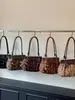 Nuevo bolso de hombro plisado de lunares estilo coreano de nicho transfronterizo, bolso de hombro casual para el día a día, bolso de axila exquisito y moderno