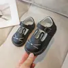Zapatos de piel para niña 2025 primavera y otoño nuevos versión coreana para niños zapatos planos de princesa para niños medianos y grandes velcro antideslizantes zapatos de una sola suela
