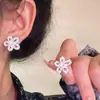Pendientes de botón florales frescos con pasador de plata 925 para mujer, Pendientes de estilo festivo de lujo ligero, Pendientes de perlas de nicho de alta gama al por mayor