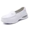 Sapatos de enfermeira com amortecimento a ar femininos primavera e verão couro vazado sola grossa sola macia respirável sapatos de trabalho médicos especiais em estoque atacado