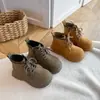 Botines de moda estilo coreano para niñas, nueva colección otoño/invierno 2026, botines amarillos versátiles para niños mayores, botines cortos retro para niños, estilo moderno
