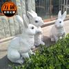 Adornos de animales de conejo blanco pequeño de FRP para jardín al aire libre, escultura de animal de FRP en stock