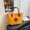 Bolsa Transfronteriza de Gran Capacidad para Mujer Verano 2026 Nuevo Versátil Moda Hombro Tendencia Viajero Retro Casual Bolso Tote