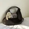 Bolsa Plush Retrô Grande Capacidade para o Dia a Dia Feminina Nova 2026 Bolsa de Ombro Único Transversal Mochila Dupla de Ombro Multiuso Bolsa Feminina
