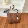 Bolso de Textura Tejida Retro de Gama Alta para Mujer 2026 Nuevo Popular de Verano para el Trabajo Bolso de Hombro Único Bolso Tote de Gran Capacidad