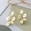 Aretes de Flores Metálicas Exageradas 925 Sentido de Alta Gama Aretes de Pin de Plata de Hoja Aretes de Moda para Mujer Aretes de Viento Frío Lote