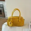 Bolso Pequeño Exquisito Súper Moderno para Mujer, Nuevo Modelo de Verano 2026, Bolso de Hombro Cruzado de Bowling de Alta Gama para el Trabajo