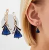 Brincos de Ouro Champagne com Diamante Triângulo Micro-Pavimentado e Zircônia Branca Redonda para Mulheres, Design Personalizado da Moda e Bonito