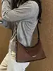 Bolsa de axila de camurça retrô da moda para mulheres, nova tendência outono 2026 Maillard bolsa de ombro transversal para o dia a dia