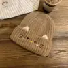 Chapéu de tricô fofo com orelhas de gato e design de gato bordado, chapéu de fio macio e espesso para mulheres, perfeito para outono e inverno, faz o rosto parecer menor e fornece calor em clima frio.