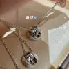 Moderna Cadena de Colgante Flotante de Zirconio Cepillado Incrustado de Lujo Ligero con Diseño de Nicho y Sensación de Alta Gama Planeta Flotante para Mujer