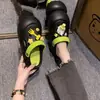 Sandalias de moda antideslizantes de suela gruesa resistentes al desgaste, nuevo modelo de verano 2026 para uso en exteriores, playa y hogar, zapatos perforados de estilo femenino para mujer