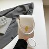 Bolsa Quadrada Pequena Fashionável de Mão Feminina 2025 Verão Novo Estilo Simples Casual High-end Bolsa de Ombro Moderna Transversal Bolsa Feminina