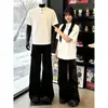 Camiseta Cinza de Manga Curta com Gola Polo Henry e Ombro Regular para Homem, Estilo High Street Americano, Camisa Polo Pesada com Toque Premium, Design Fresco e Estiloso de Manga Meia