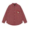 Camisa a Cuadros Estilo Callejero Americano para Hombre, Primavera y Otoño, Versátil de Corte Holgado, Camisa de Manga Larga con Bolsillo Único de Dibujos Animados, Casual a Cuadros