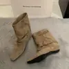 Botas de mujer de cuero suave con hebilla retro estilo páramo 2026 nuevo modelo punta fina botas cortas elegantes botas de montar a media pantorrilla de moda