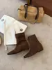 Primer Encuentro Ji Estilo Retro Botines Ajustados de Gamuza para Mujer 2026 Otoño/Invierno Aumento Oculto de Altura Punta Cuadrada Botines Cortos Para Personas Bajas Botas Martin