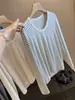 ¡Cómpralo sin dudarlo! Camiseta base de manga larga para mujer hecha de una mezcla suave y agradable para la piel de lana de cuenta 40, lyocell y fibras de acetato, con un diseño de cuello en U