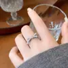 Anillo Abierto de Plata con Microincrustaciones de Moño para Mujer, Anillo de Dedo Índice de Lujo Ligero de Nicho de Gama Alta, Nuevo Anillo Popular 2025