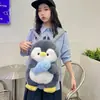 Nova Bolsa de Pelúcia Fofa de Pinguim de Desenho Animado Segurando um Peixe, Boneca Super Fofa para Meninas, Mochila de Estudante, Mochila Pequena Infantil