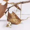 Colar de Contas Redondas Não Desbotáveis em Aço Titânio Corrente para Clavícula Pingente de Letra Europeu e Americano Letra Inicial de Luxo Leve Colar de Contas com Decote Halter