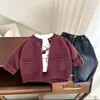 Nueva colección de primavera de cárdigans de punto elegantes y modernos estilo coreano para niños y niñas, que ofrecen un look sofisticado y de alta gama