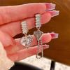 Pendientes asimétricos encantadores con temperamento de súper hada del mismo estilo Tiktok S925 con aguja anti-plata, pendientes de borla de temperamento de nicho de lujo ligeros