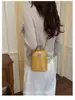 2026 Bolso Pequeño de Moda Estilo Coreano Dulce con Patrón de Lichi, Bolso Cruzado Simple y Elegante para Mujer