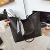 Bolso Tote de Moda Transfronterizo para Mujer 2026 Nuevo Estilo Bolso de Hombro de Gama Alta Elegante Simple y Elegante Bolso de Axila