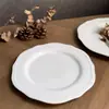 Prato de Cerâmica Branco Puro com Renda Europeia Retro em Relevo Estilo Ins Prato de Sobremesa de Alta Qualidade Prato para Lanche de Café da Manhã
