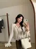 Blusa de tricô branca com decote V e babados para mulheres, outono e inverno, suave e atraente, modeladora, tamanho único, disponível em preto, damasco, rosa e roxo
