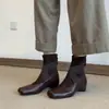 Botas de tornozelo com salto grosso e bico quadrado pequeno, temperamento fashion, 2026, nova moda coreana retrô, com tira cruzada e zíper na parte de trás, botas emagrecedoras