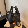 Bolso pequeño retro de moda estilo Hong Kong, novedad de 2024, bolso de cubo portátil de dos piezas, bolso cruzado con texto de otoño para mujer.