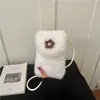 Bolso de teléfono versátil de moda nuevo para otoño 2026, de importación, bolso de hombro esponjoso de nicho, bolso cruzado de felpa