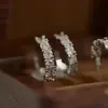 Brincos Curvos Exquisitos de Zircônia de Alta Qualidade para Mulheres, Brincos Versáteis da Moda Tendência para o Dia a Dia, Brincos de Disco Espiral