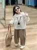 Otoño 2024 nueva ropa infantil coreana para niñas camisa de muñeca con borde de encaje camisa pantalones bombachos plisados vintage