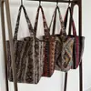 2025 Nuevo Estilo Ins Otoño e Invierno Bolso Tote de Lana de Doble Cara Bolso de Hombro Lazy Bolso de Compras de Gran Capacidad Moderno