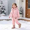 Conjunto de Ropa para Niña 2026 Nueva Ropa de Invierno Abrigo de Algodón Grueso Cálido Chaleco Conjunto de Tres Piezas con Forro de Felpa para Bebé Moderno