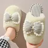 Pantuflas de Algodón con Lazo para Mujer Otoño/Invierno 2026 Nuevo Estilo para Interiores del Hogar Antideslizantes Cálidas de Peluche Silenciosas para Mujer