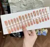 Unhas Postiças Curtas Usáveis com Acabamento de Luxo, Color-Blocking Preto Moderno, Decoração 3D de Gatinho, Estilo Fofo Doce e Moderno, Unhas Postiças Pré-Fabricadas