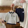 Conjunto de dos piezas para niño, estilo retro, con cuello de béisbol a rayas, suéter con media cremallera y pantalón de chándal, atuendo de otoño para niños, ropa para niños