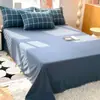 Juego de Cama de Cuatro Piezas Estilo Ins Modelo Nuevo 2025 para Dormitorio Estudiantil, Juego de Tres Piezas con Sábana Gruesa y Funda de Edredón Individual, Venta al por Mayor desde el Fabricante