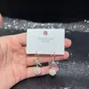 Brincos de Urso Amorosos para Outono e Inverno para Mulheres, Fofos e Doces, Versáteis, Galvanoplastia Ecológica, Atacado de Acessórios Yiwu