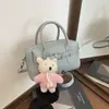 Nuevo Bolso Boston de Mujer Primavera 2026 con Estampado de Lichi Morado, Bolso de Mano Versátil y Moderno para el Trabajo, Bolso de Hombro y Cruzado