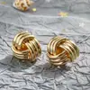 Aretes Dorados Geométricos Retorcidos Multicapa con Diseño de Nicho y Accesorios Metálicos Versátiles para Orejas al por Mayor