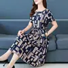 Vestido de Verano para Madre Talla Grande de Seda de Hielo con Lunares de Manga Corta Moda Femenina Cintura Ajustada Adelgazante Falda Elegante de Longitud Media