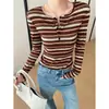 Camiseta de Manga Larga Henley con Botones y Rayas en Contraste, Ajuste Delgado, Capa Base SN9155, Nueva Llegada Otoño Sinan