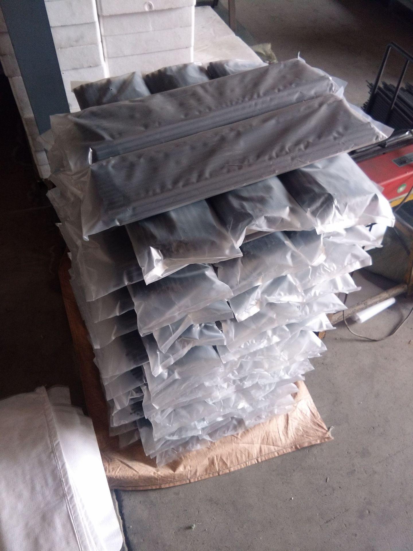 8863137600_1889942194